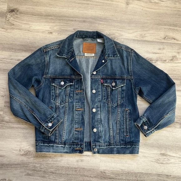 Levi's Jackets & Blazers - Levi's Classic Blue Denim Jacket